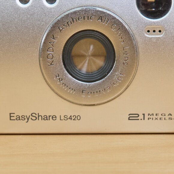 Vintage Kodak Easyshare LS420 2.1 MP Digital Camera, Silver, with original case - Picture 3 of 9